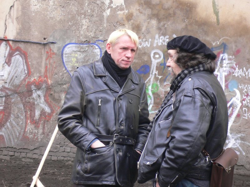 На субботник вышли инопланетяне и "Митьки" (фото, видео)